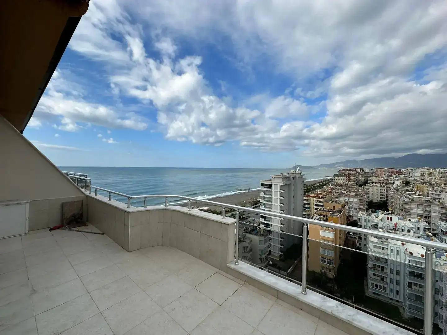 Luxurious Coastal Living in Mahmutlar, Alanya