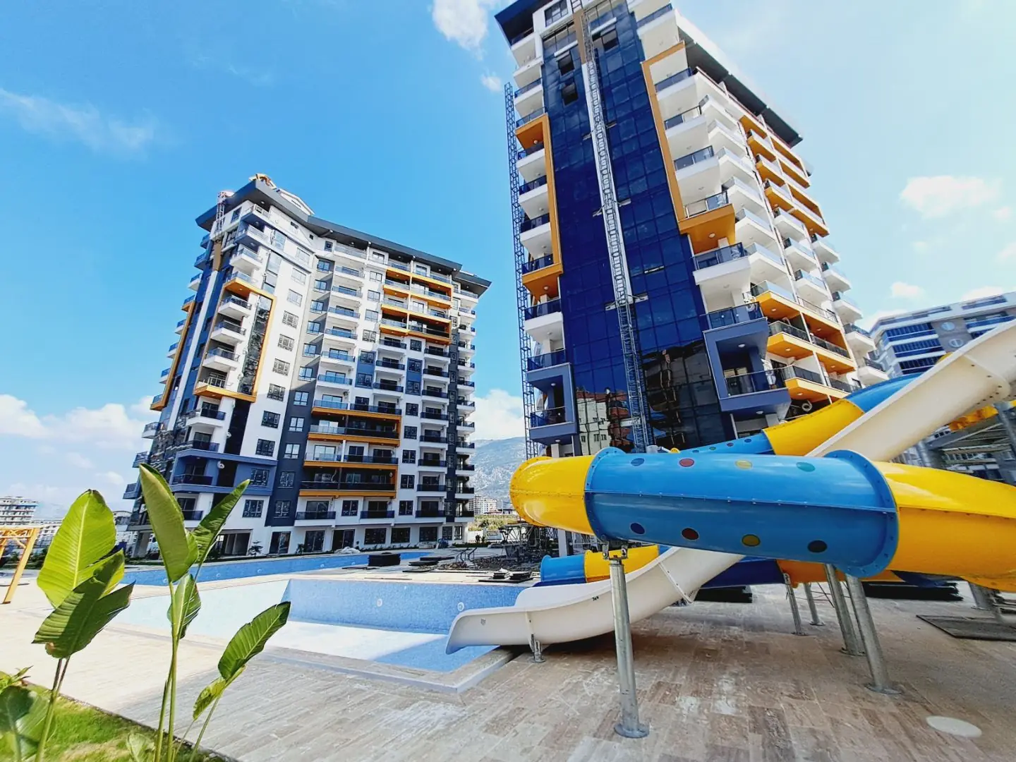 SPACIOUS 1+1 APARTMENT WITH SEA AND CITY VIEW IN MAHMUTLAR