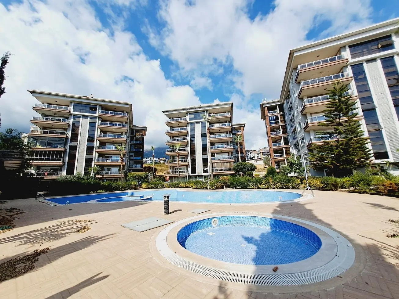 Spacious 4+1 Apartment with City and Mountain Views in the Oba Area