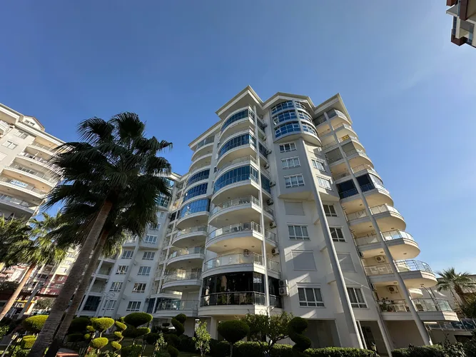 2+1 Spacious Flat in a Fully Equipped Site in the CİKCİLLİ Area