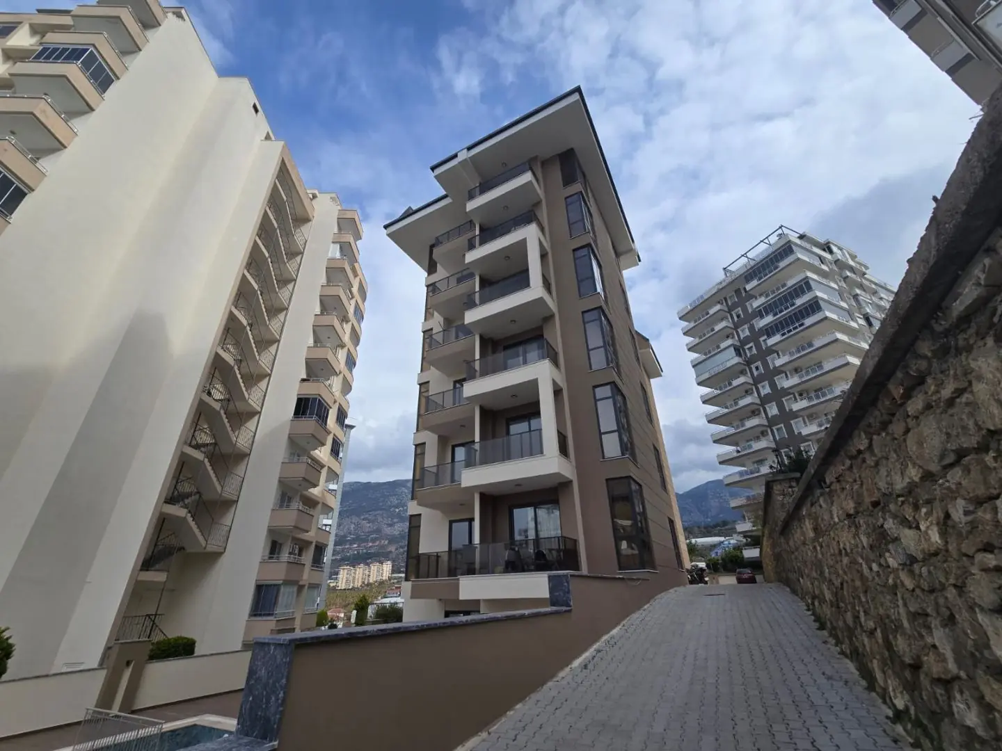 Furnished 1+1 Flat with Mountain Views in Mahmutlar
