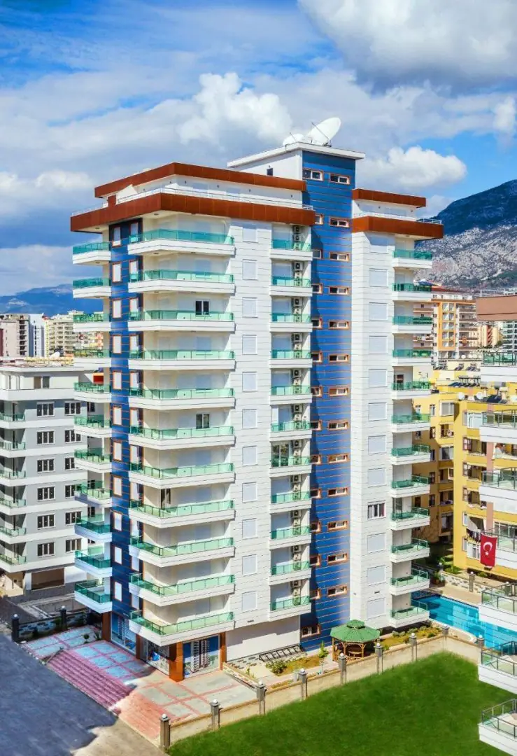 Furnished 1+1 Flat in an Active Site in the Mahmutlar Area
