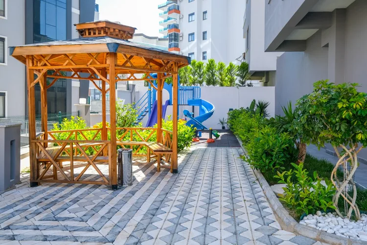 1+1 APARTMENT FOR SALE IN A VERY ACTIVE COMPLEX IN MAHMUTLAR