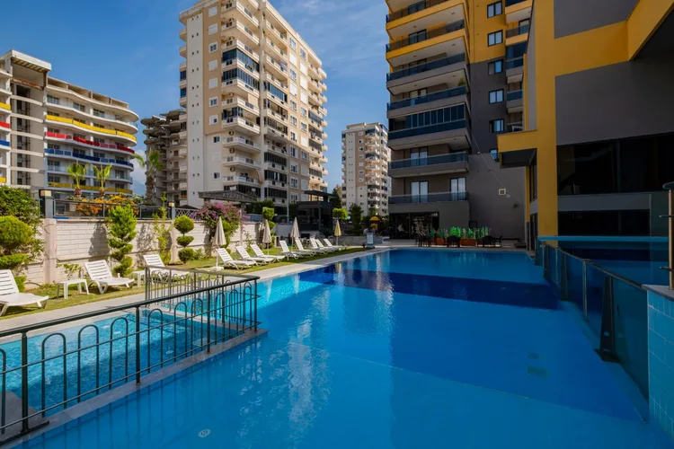 3+1 APARTMENT WITH SEPARATE KITCHEN ON ATATÜRK STREET IN MAHMUTLAR