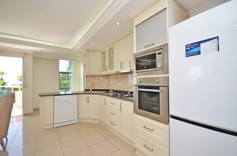 ALANYA SEA FRONT 2+1 FULLY FURNISHED APARTMENT 130m²