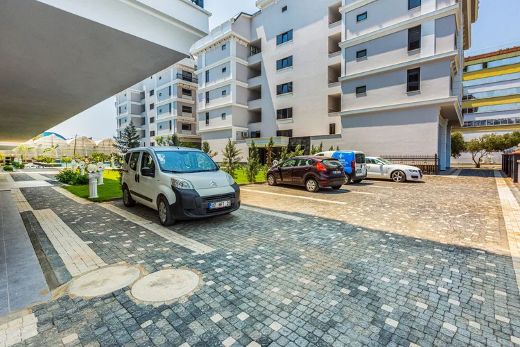 2+1 APARTMENT FOR SALE IN KARGICAK, WALKING DISTANCE TO THE SEA