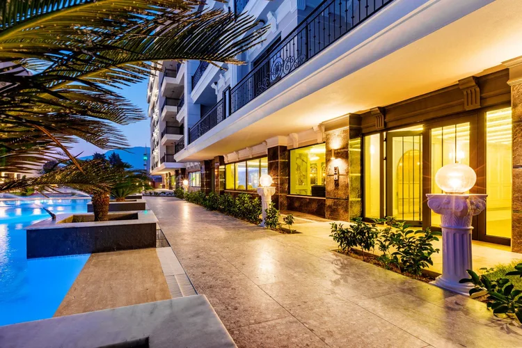 2+1 APARTMENT FOR SALE IN KARGICAK, WALKING DISTANCE TO THE SEA
