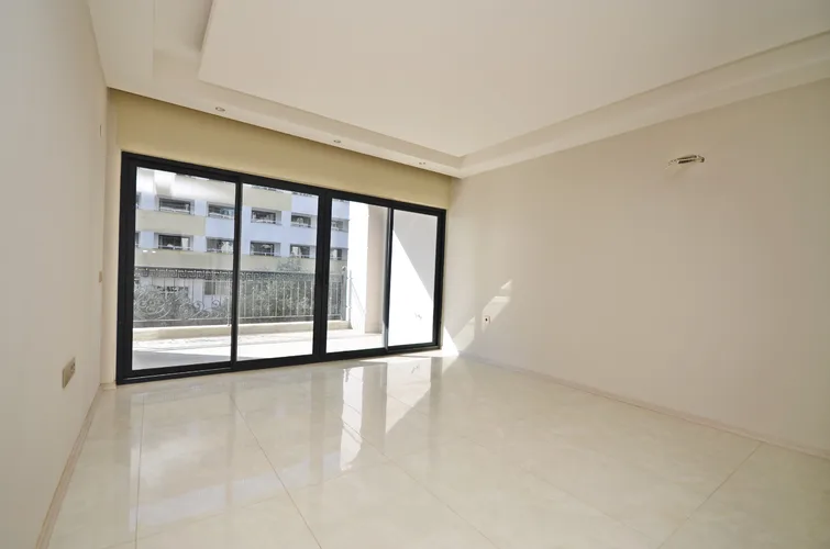 2+1 APARTMENT FOR SALE IN KARGICAK, WALKING DISTANCE TO THE SEA