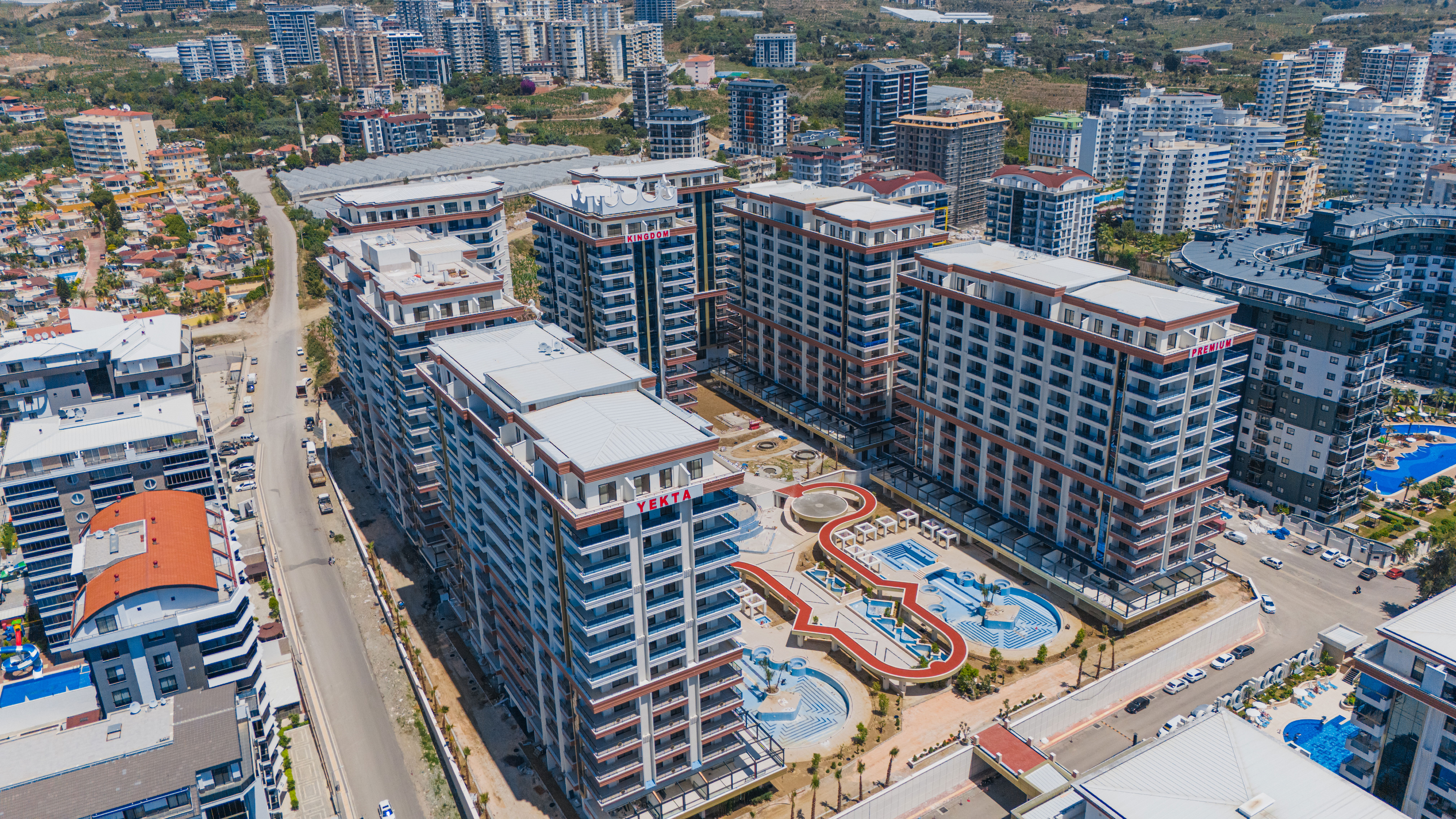 ULTRA LUXURY 3+1 APARTMENT WITH SEPARATE KITCHEN IN MAHMUTLAR CENTER  