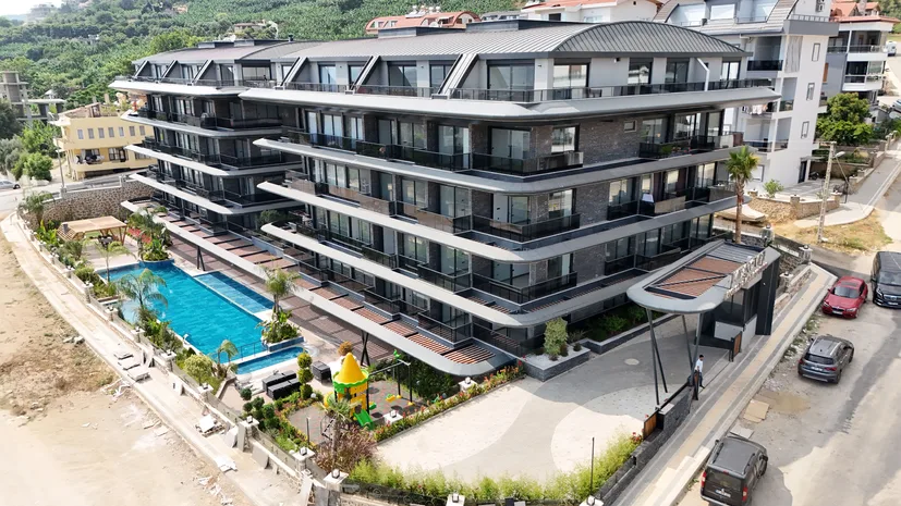 1+1 FURNISHED APARTMENT IN A LUXURY COMPLEX IN ALANYA