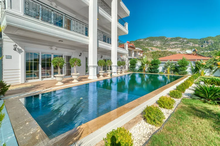 5+1 LUXURY FURNISHED DETACHED VILLA WITH A STUNNING VIEW IN ALANYA