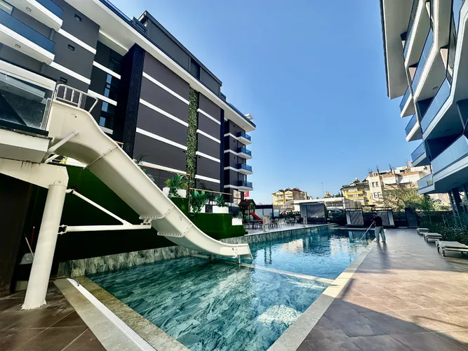 FULLY ACTIVE 1+1 FURNISHED APARTMENT 65m² NEAR THE SEA IN ALANYA