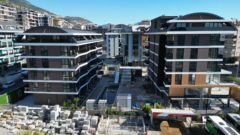 FULLY ACTIVE 1+1 FURNISHED APARTMENT 65m² NEAR THE SEA IN ALANYA