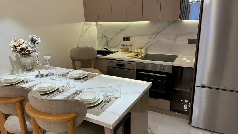 FULLY ACTIVE 1+1 FURNISHED APARTMENT 65m² NEAR THE SEA IN ALANYA