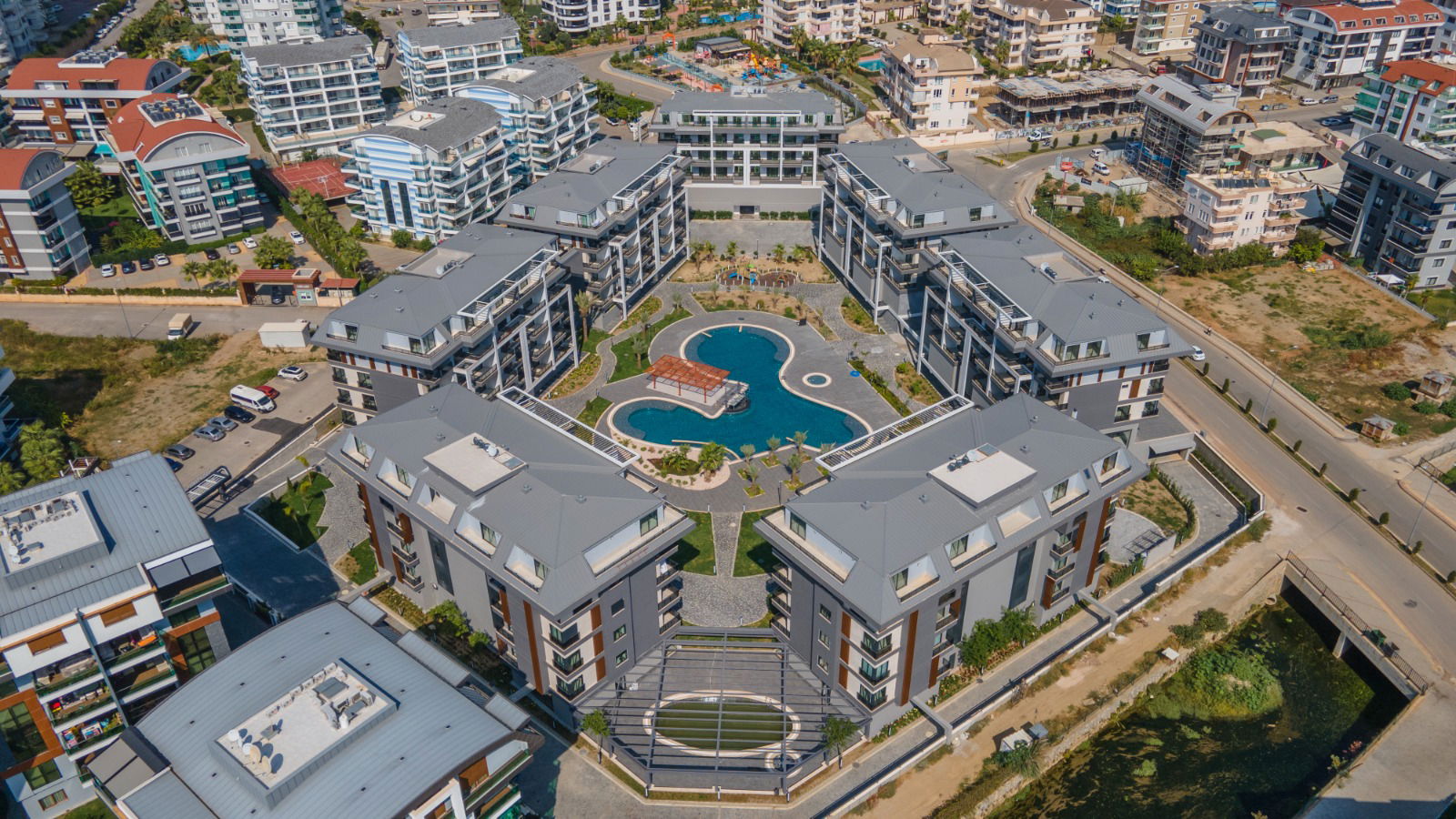 FULLY ACTIVE 3+1 APARTMENT WITH SEPARATE KITCHEN IN A COMPLEX IN OBA