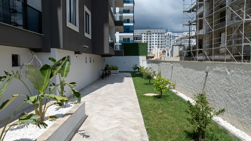 FULLY FURNISHED 1+1 APARTMENT FOR SALE IN A NEW BUILDING IN MAHMUTLAR