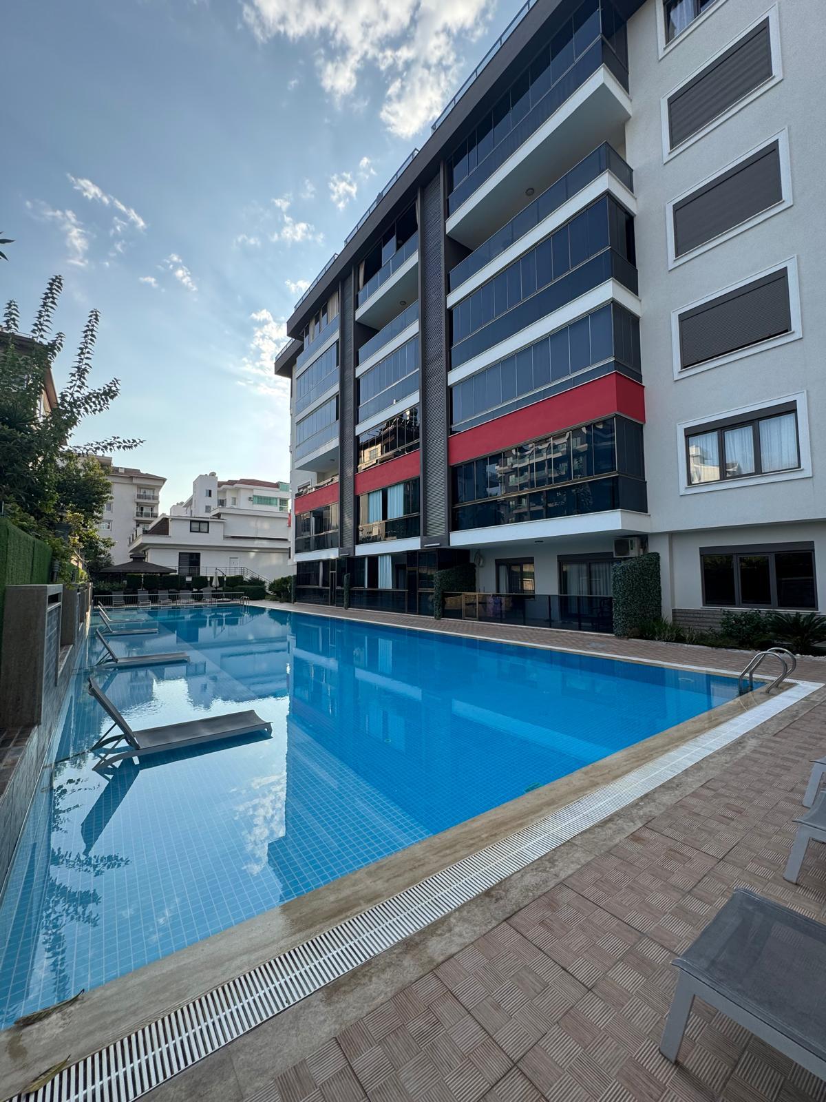 Просторная квартира 1+1 недалеко от моря в Аланя Кестел, 65 м².