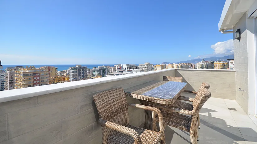 5+1 FULLY FURNISHED APARTMENT ON THE MAIN STREET IN MAHMUTLAR.
