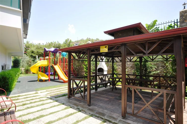 FURNISHED 3+1 DUPLEX APARTMENT RIGHT ON THE BEACH IN KARGICAK, ALANYA.