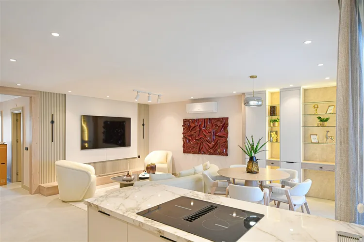 LUXURY FURNISHED 2+1 APARTMENT NEAR THE SEA IN TOSMUR, ALANYA.