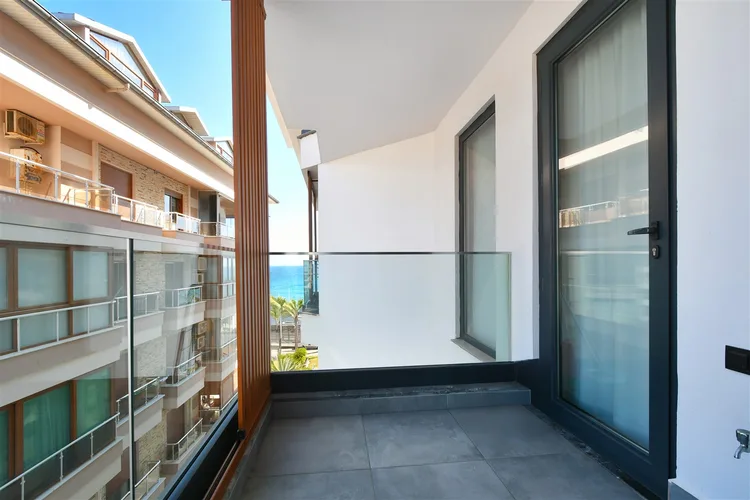 LUXURY FURNISHED 1+1 APARTMENT RIGHT ON THE BEACH IN TOSMUR, ALANYA.