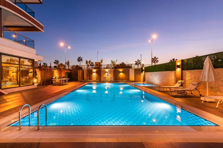 SPACIOUS 1+1 FURNISHED APARTMENT RIGHT ON THE BEACH IN ALANYA KESTEL.