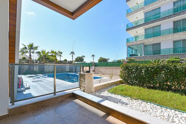 SPACIOUS 1+1 FURNISHED APARTMENT RIGHT ON THE BEACH IN ALANYA KESTEL.
