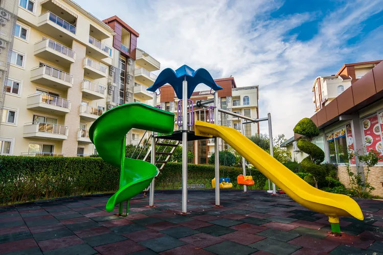 FOR SALE FURNISHED 2+1 APARTMENT IN A RESIDENTIAL COMPLEX IN AVSALLAR