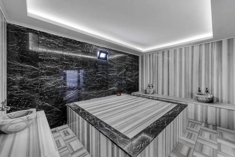 LUXURY 1+1 APARTMENT DIRECTLY BY THE SEA IN ALANYA KARGICAK