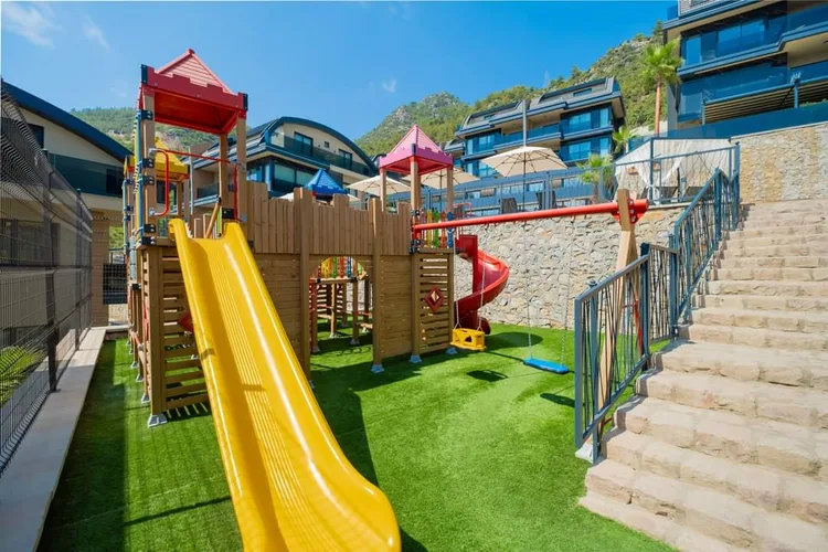 4+1 GARDEN DUPLEX APARTMENT WITH STUNNING CITY VIEW IN ALANYA