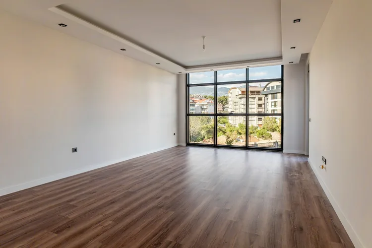, Interior - 4