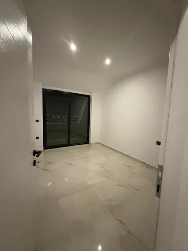, Interior - 4