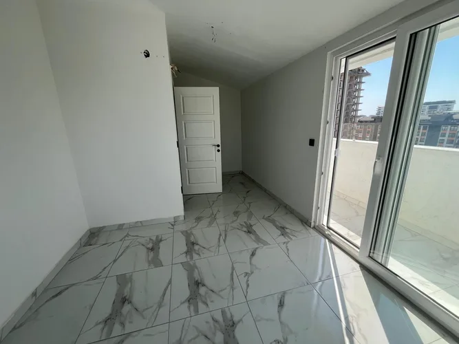 , Interior - 4
