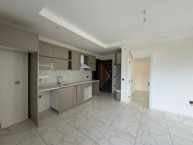 , Interior - 4