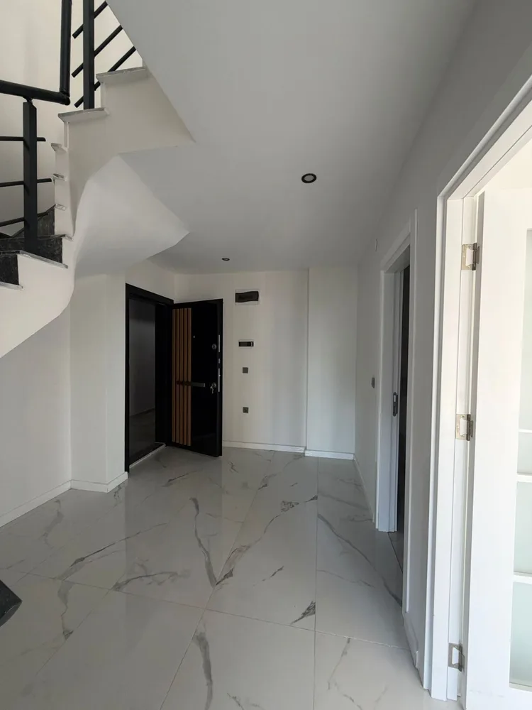 Alya Park Suit Interior - 14