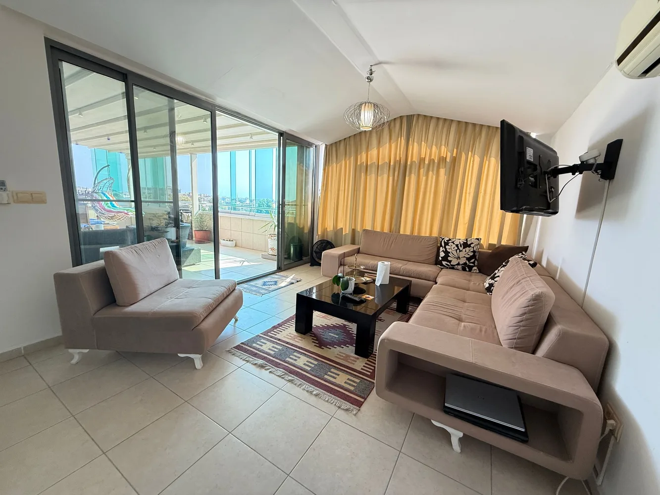 Olive City Interior - 9
