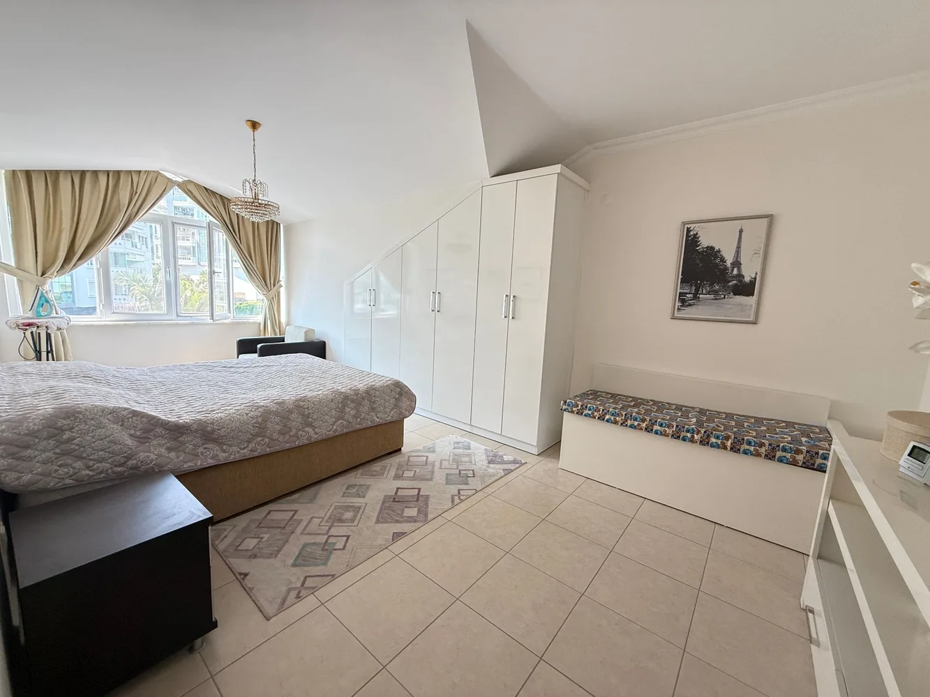 Olive City Interior - 14