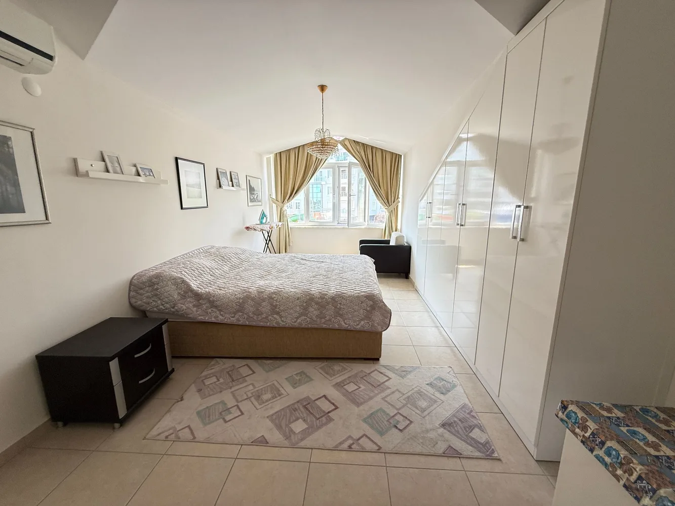 Olive City Interior - 15