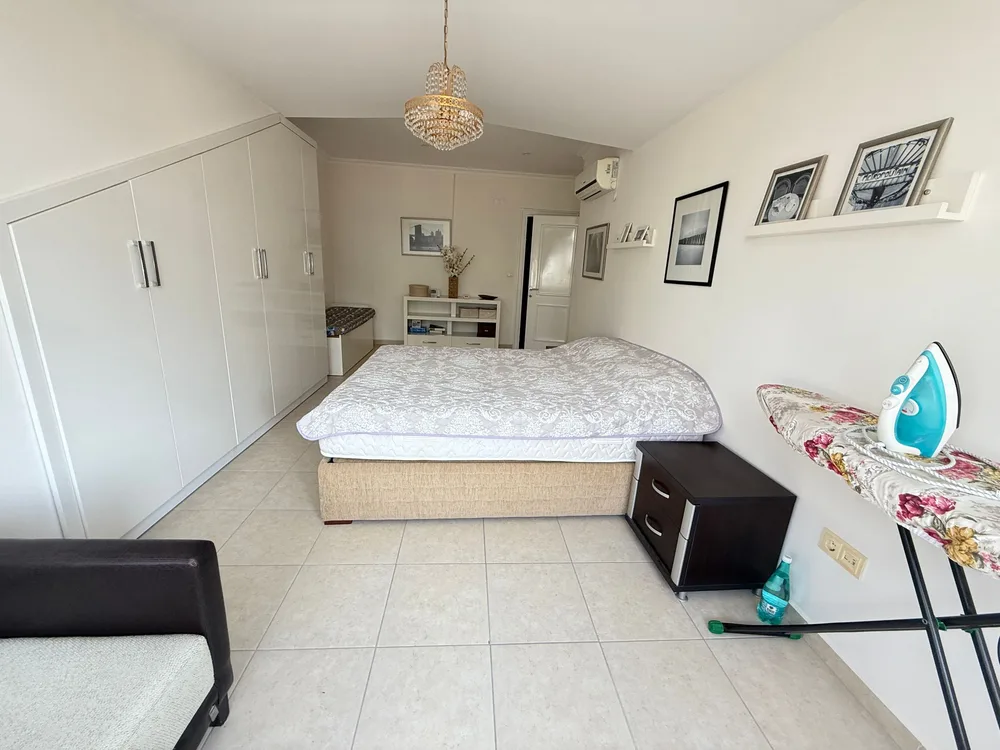 Olive City Interior - 16