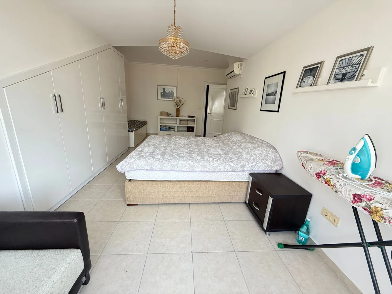 Olive City Interior - 16
