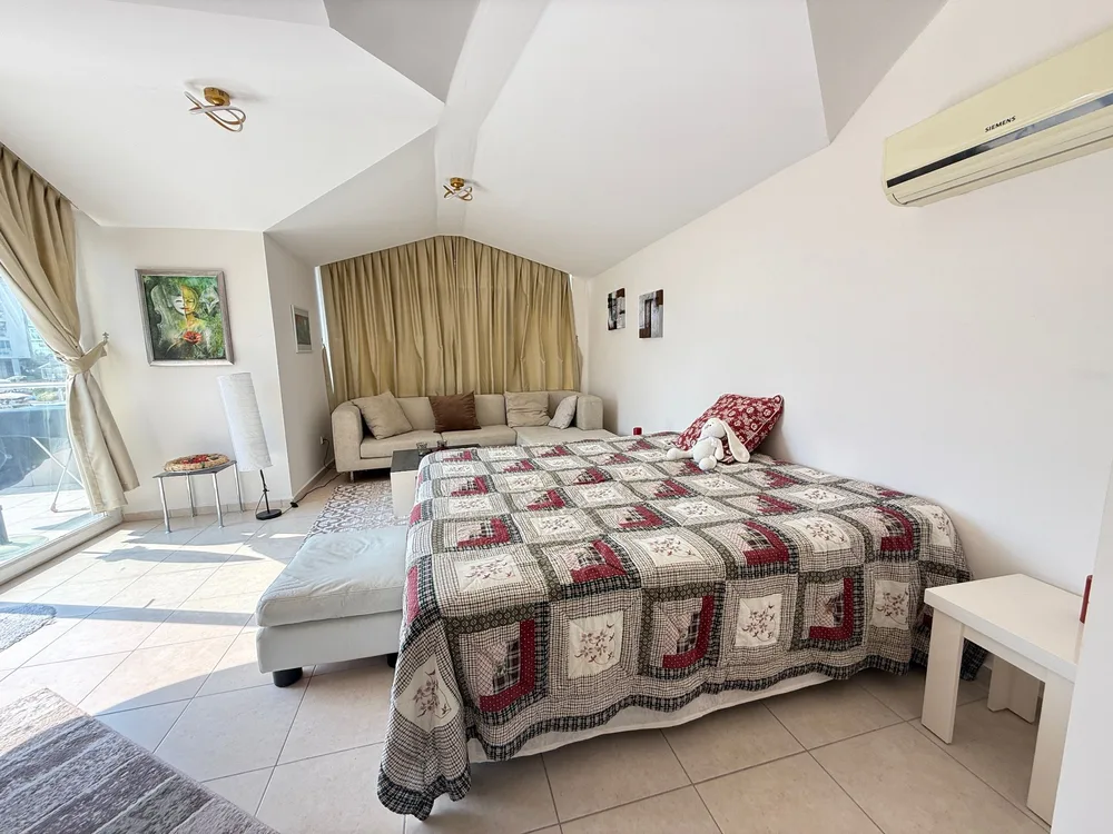 Olive City Interior - 24