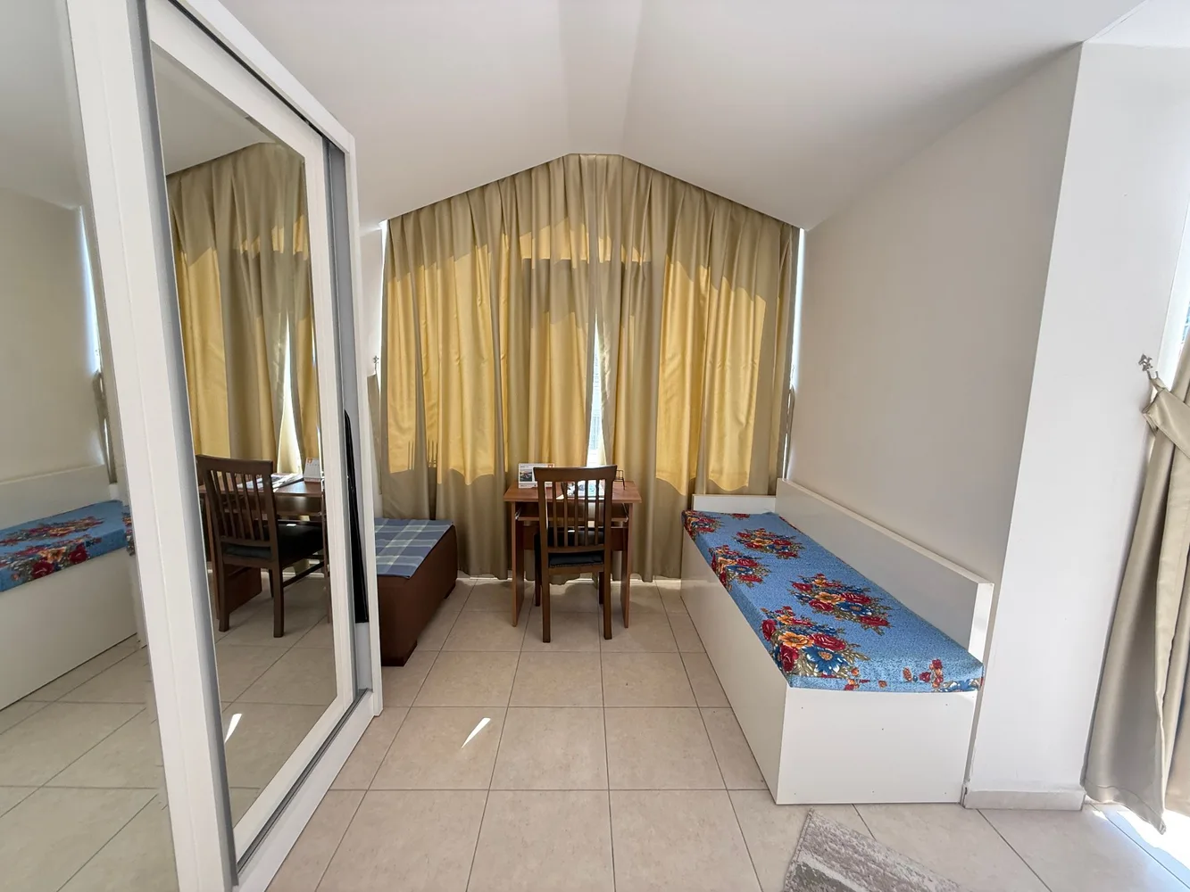 Olive City Interior - 32