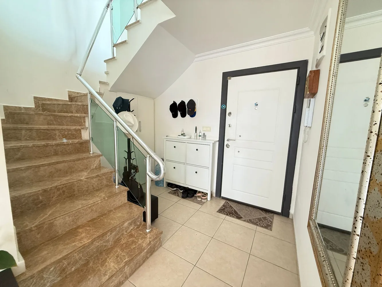 Olive City Interior - 48