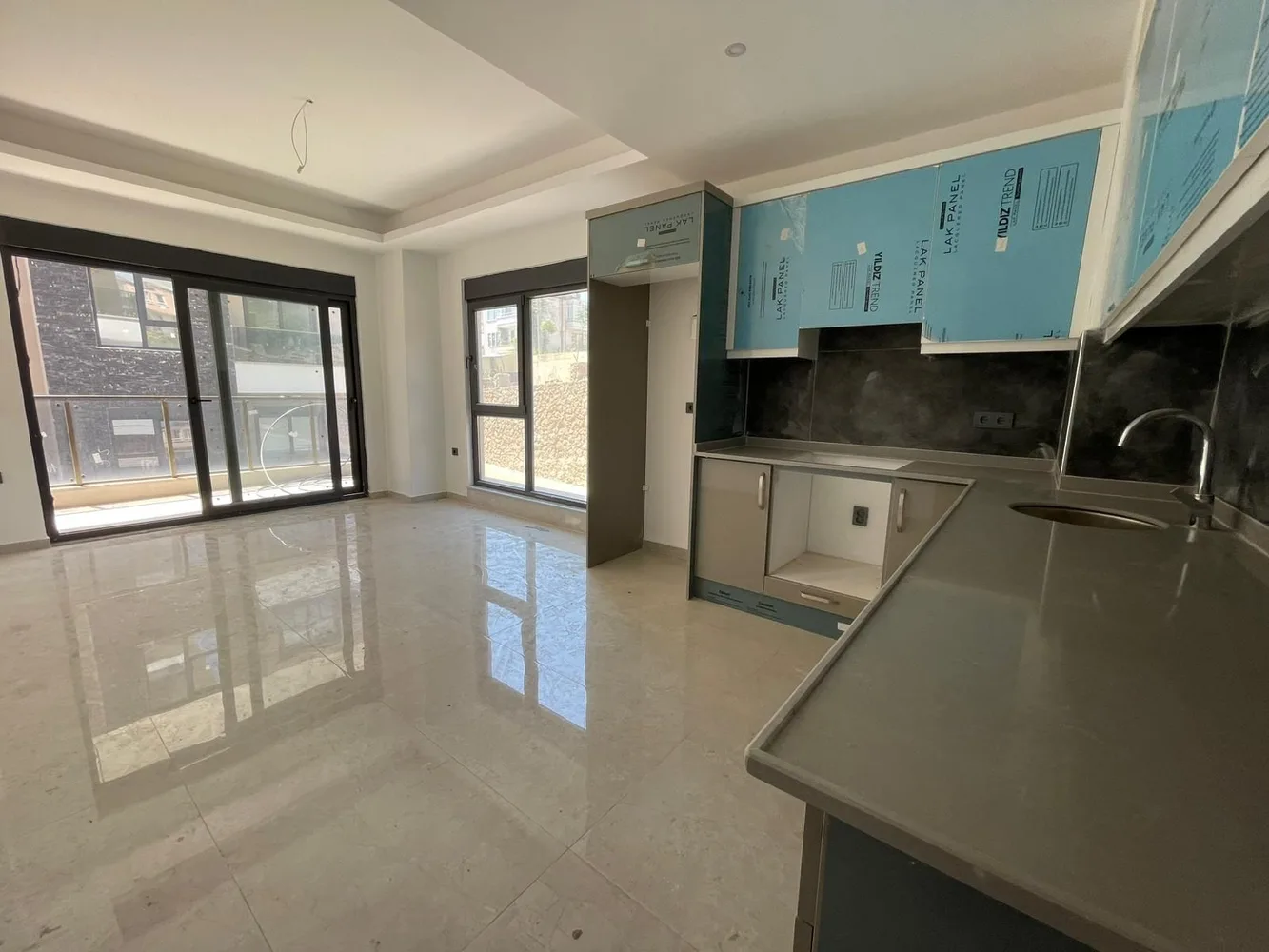 Pool-Facing New Apartment in Aina Garden Alanya Interior - 4