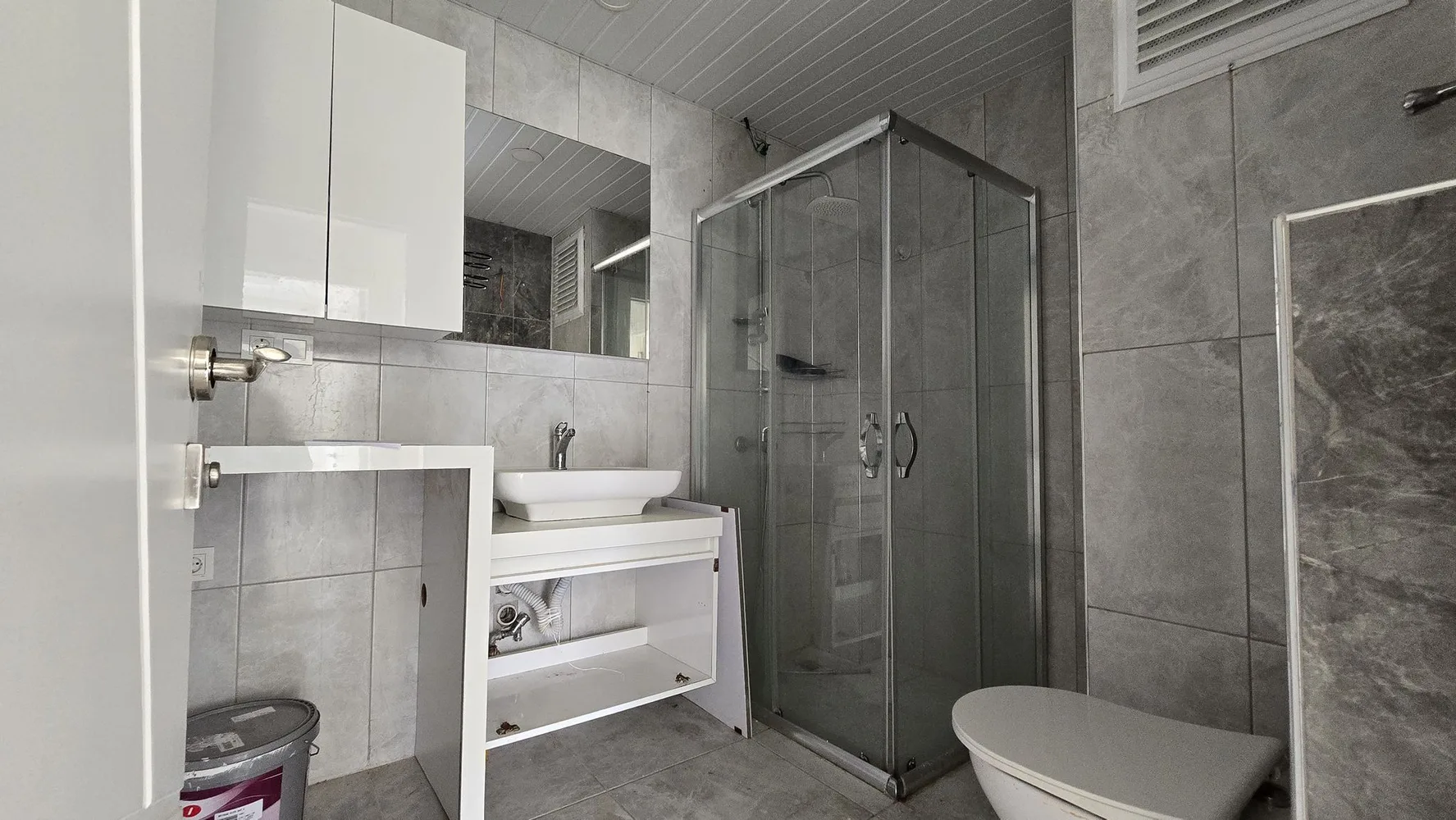 Bay 5 Residence Interior - 8