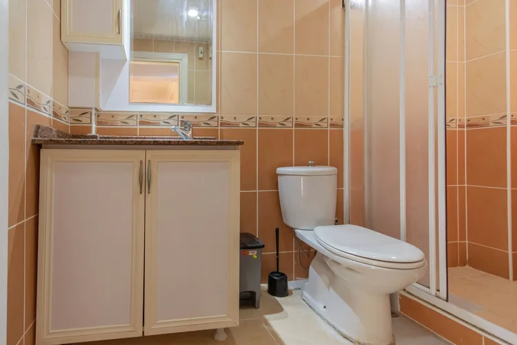 , Interior - 4