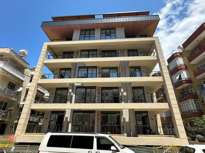 Tsi Square Light 2, Exterior - 3