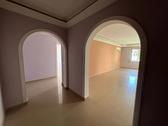 , Interior - 4