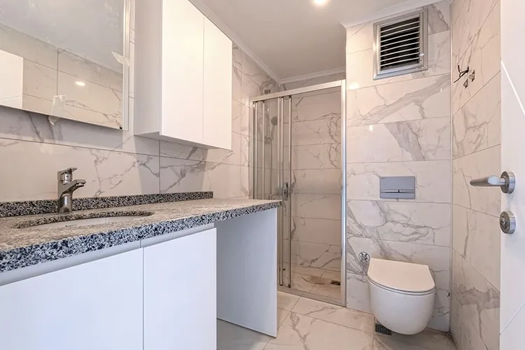 , Interior - 4
