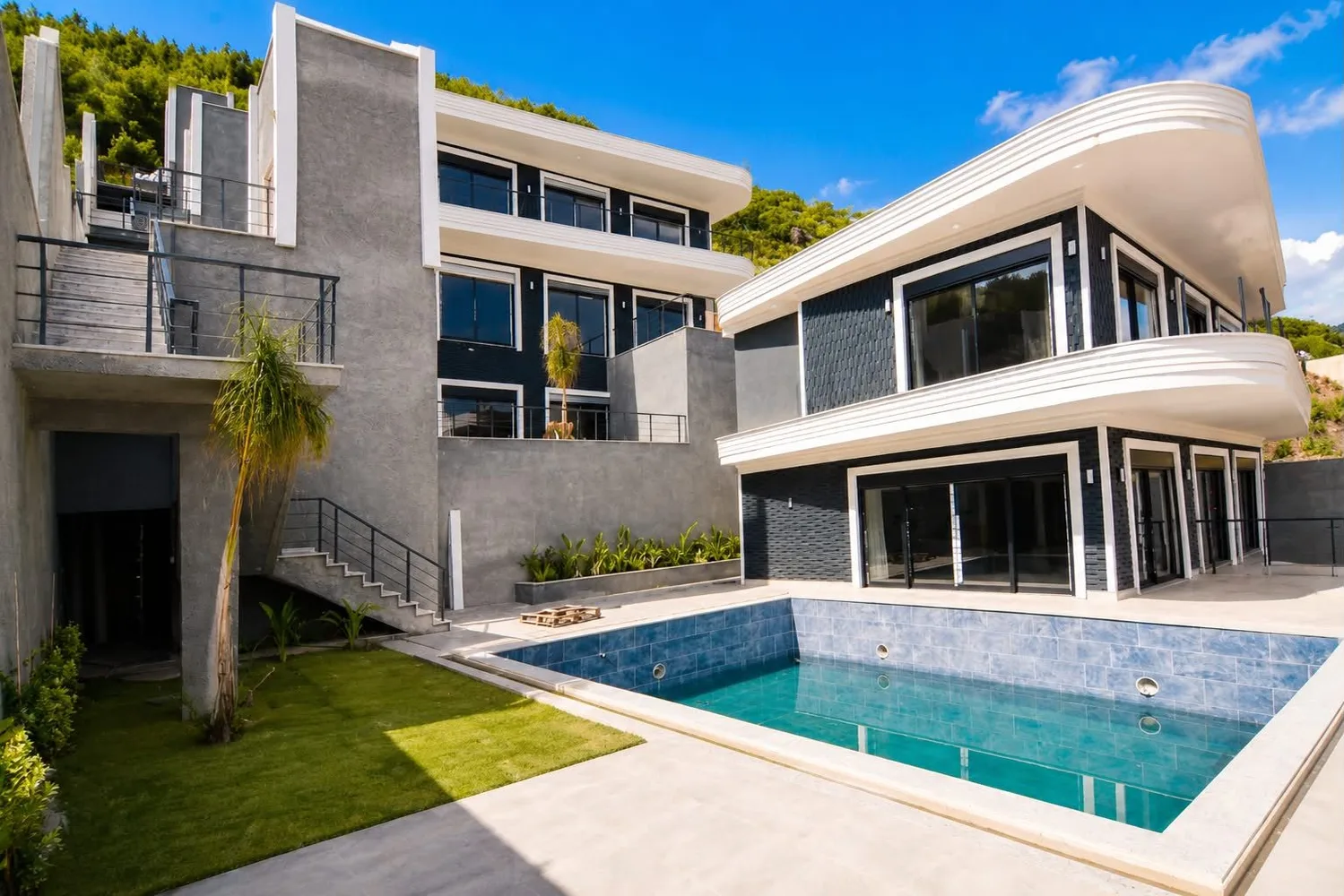 Stunning Mansion-Style Villa for Sale in Alanya Exterior - 4